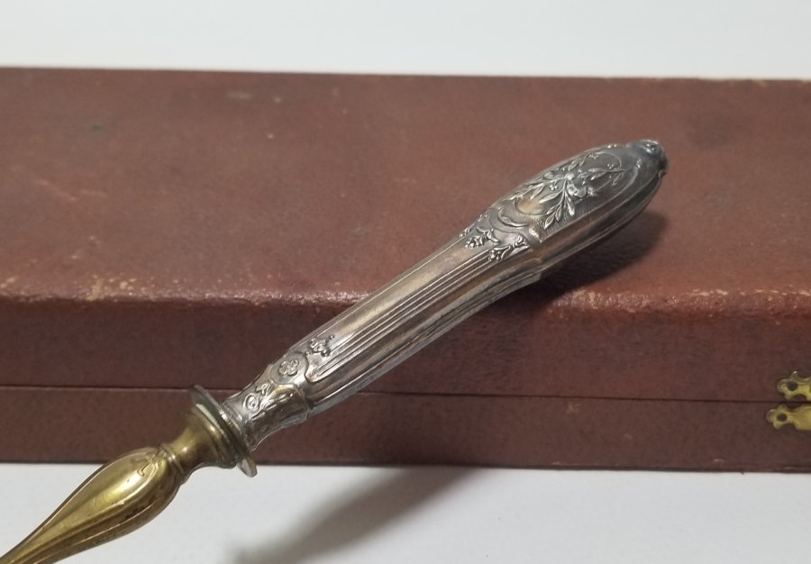 ORİJİNAL KUTUSUNDA GÜMÜŞ SAPLI ANTİKA PASTA SPATULASI