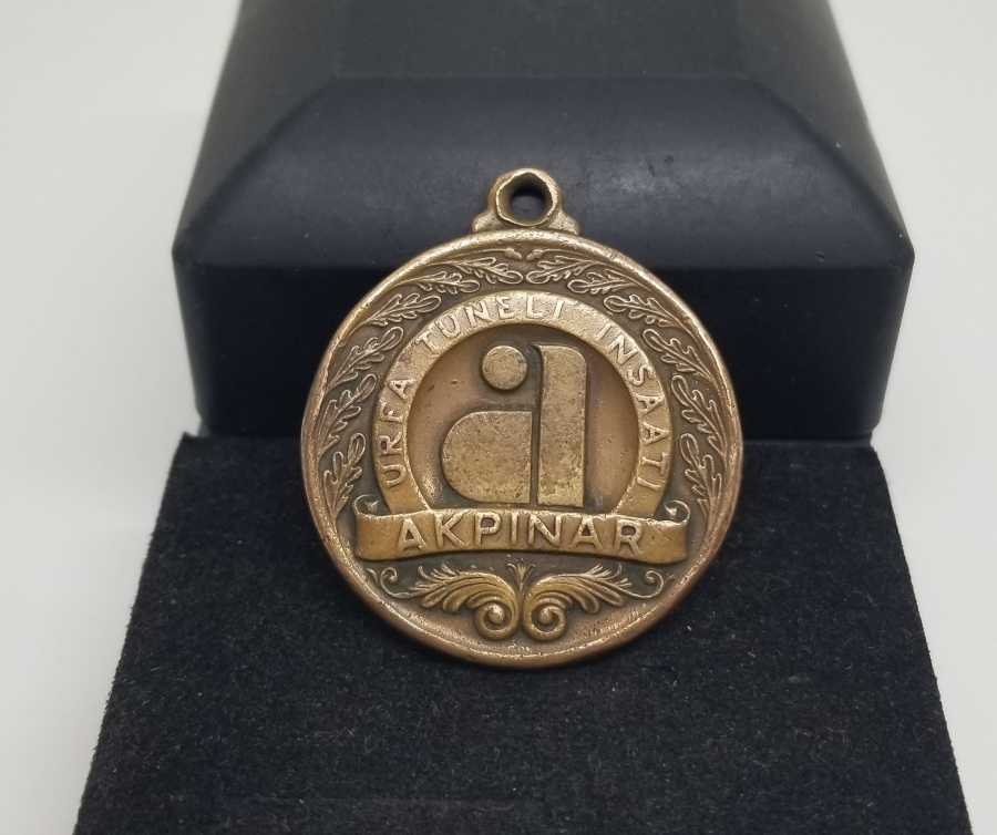 ATATÜRK 'ÜN DOĞUMUNUN 100. YILI VE URFA TÜNEL İNŞAATI AÇILIŞI ANISINA YAPILMIŞ MADALYON