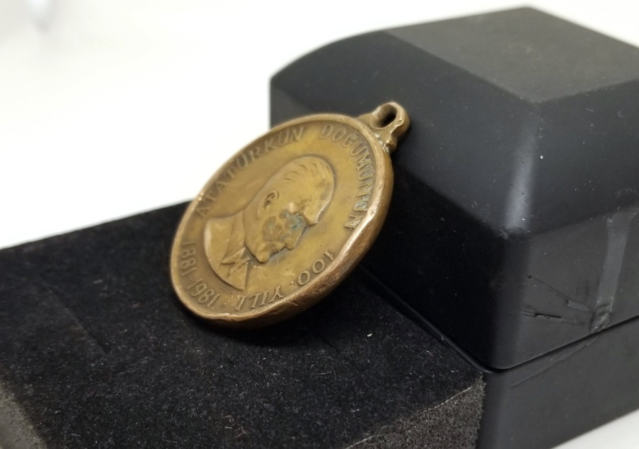 ATATÜRK 'ÜN DOĞUMUNUN 100. YILI VE URFA TÜNEL İNŞAATI AÇILIŞI ANISINA YAPILMIŞ MADALYON