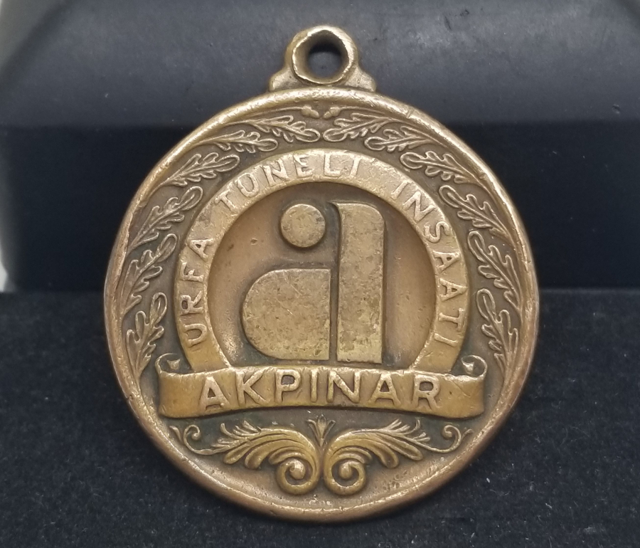 ATATÜRK 'ÜN DOĞUMUNUN 100. YILI VE URFA TÜNEL İNŞAATI AÇILIŞI ANISINA YAPILMIŞ MADALYON