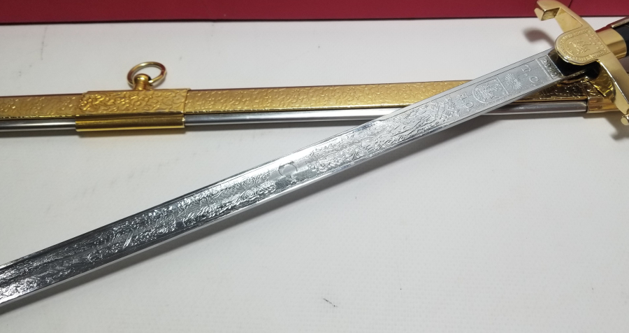 ORİJİNAL KUTUSUNDA ÇİL KONDİSYONDA SUBAY KILICI