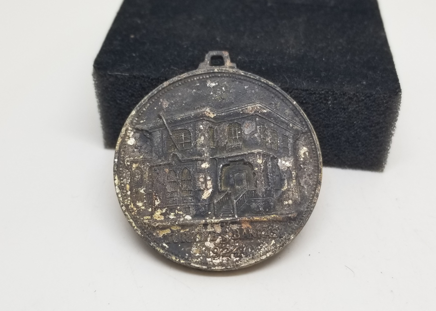 GÜMÜŞ KAPLAMA ANTİKA 50. YIL HATIRASI İŞBANKASI ANAHTARLIK