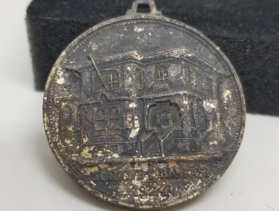 GÜMÜŞ KAPLAMA ANTİKA 50. YIL HATIRASI İŞBANKASI ANAHTARLIK