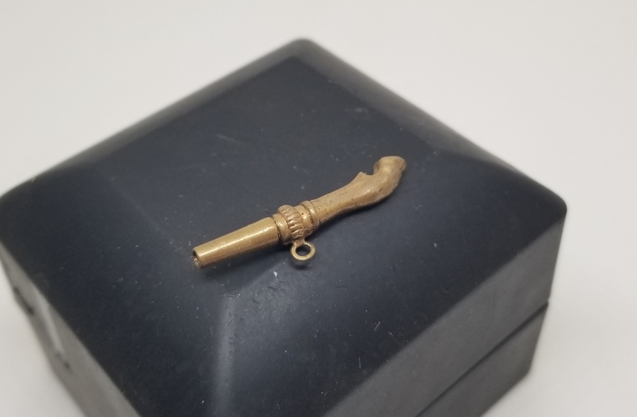 CEYLAN AYAĞI FORMUNDA YAPILMIŞ OSMANLI DÖNEMİ CEP SAATİ ANAHTARI