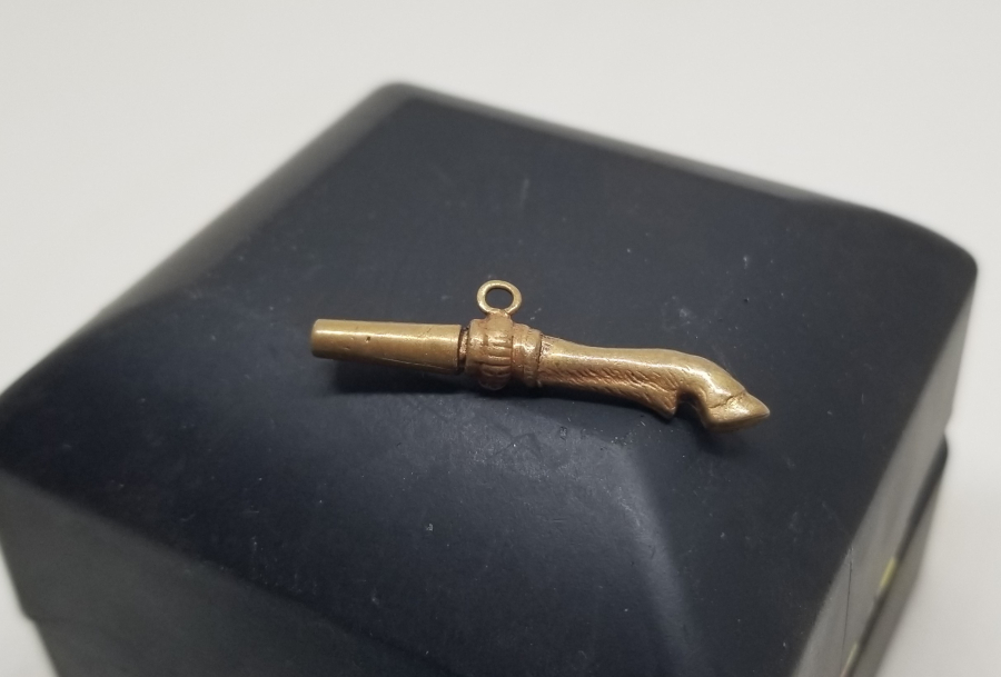 CEYLAN AYAĞI FORMUNDA YAPILMIŞ OSMANLI DÖNEMİ CEP SAATİ ANAHTARI