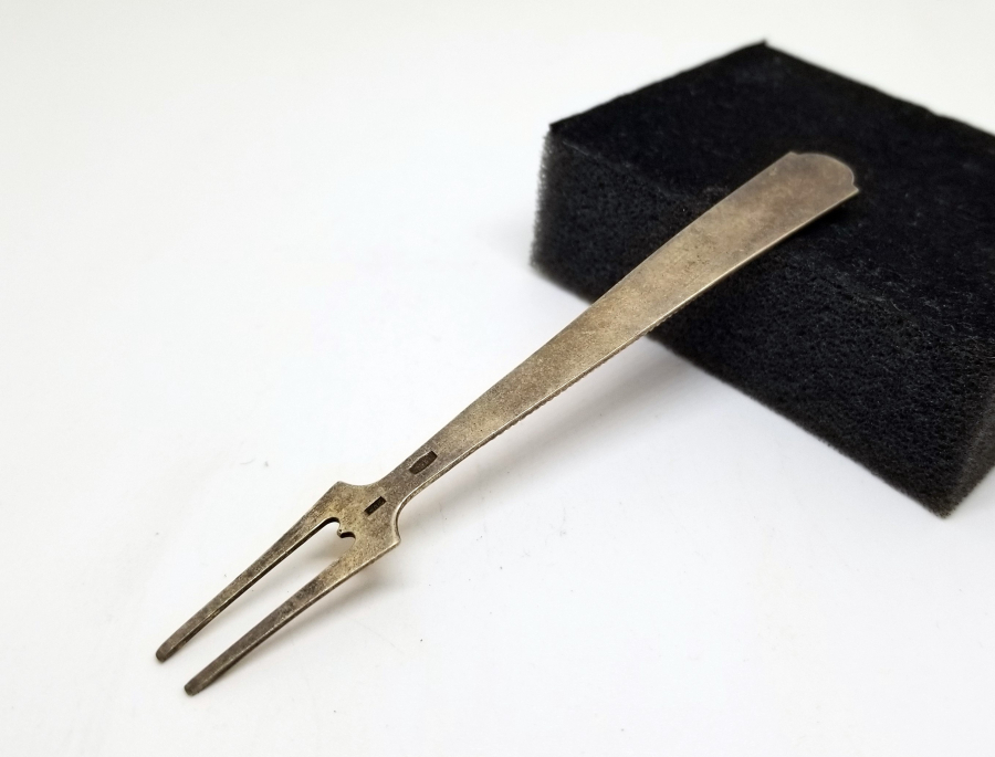 ORAK ÇEKİÇ DAMGALI ANTİKA MİNELİ RUS GÜMÜŞ PEYNİR ÇATALI