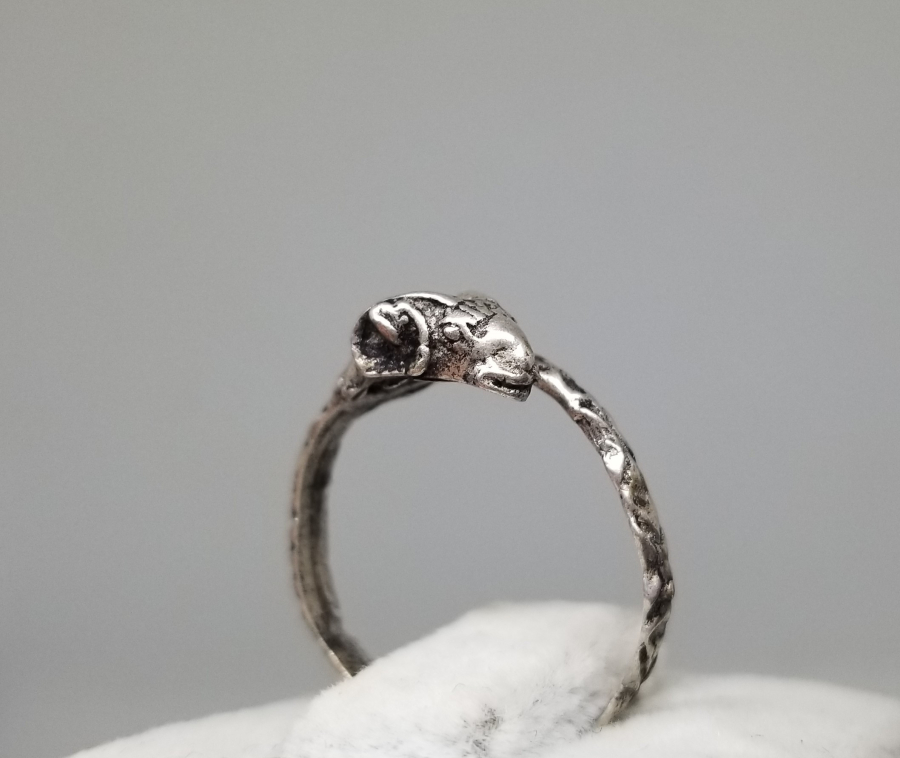 KABARTMA İŞÇİLİKLİ KOÇ BAŞLI GÜMÜŞ YÜZÜK