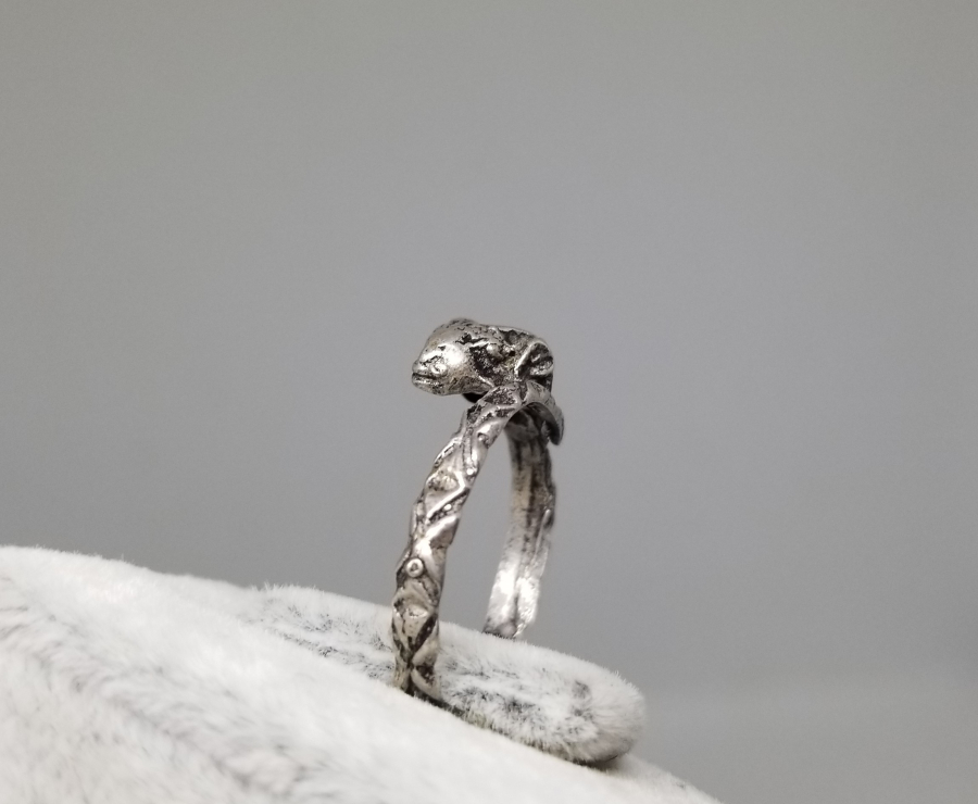 KABARTMA İŞÇİLİKLİ KOÇ BAŞLI GÜMÜŞ YÜZÜK