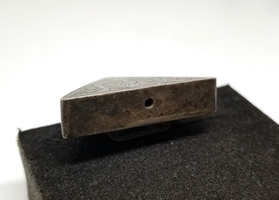 ÜZERİ AY YILDIZ FİGÜRLÜ SAVAT İŞÇİLİKLİ GÜMÜŞ PAZUBENT PARÇASI