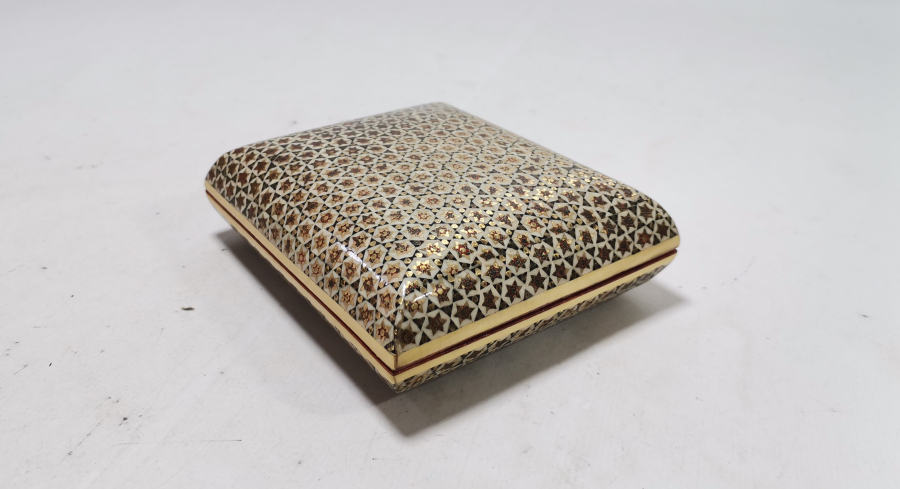 MARKUTERİ İŞÇİLİKLİ ANTİKA KAPAKLI MÜCEVHER KUTUSU