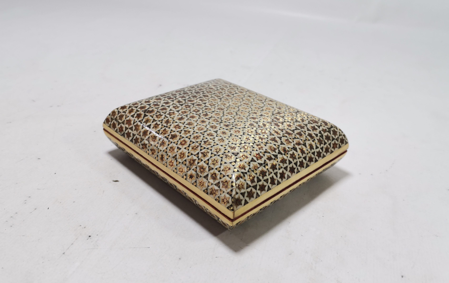 MARKUTERİ İŞÇİLİKLİ ANTİKA KAPAKLI MÜCEVHER KUTUSU