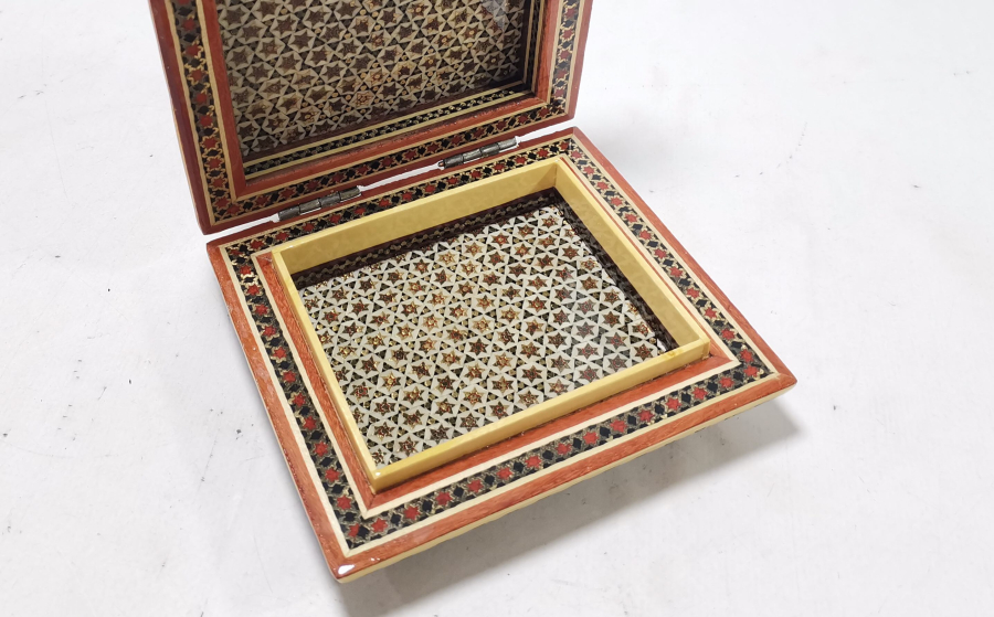 MARKUTERİ İŞÇİLİKLİ ANTİKA KAPAKLI MÜCEVHER KUTUSU