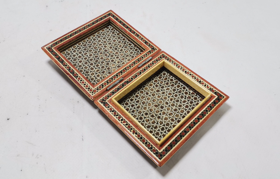 MARKUTERİ İŞÇİLİKLİ ANTİKA KAPAKLI MÜCEVHER KUTUSU