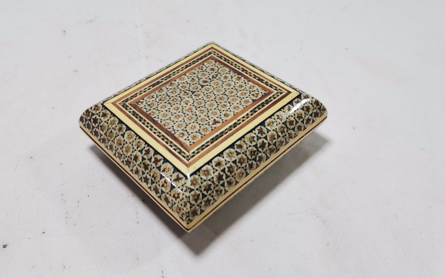 MARKUTERİ İŞÇİLİKLİ ANTİKA KAPAKLI MÜCEVHER KUTUSU