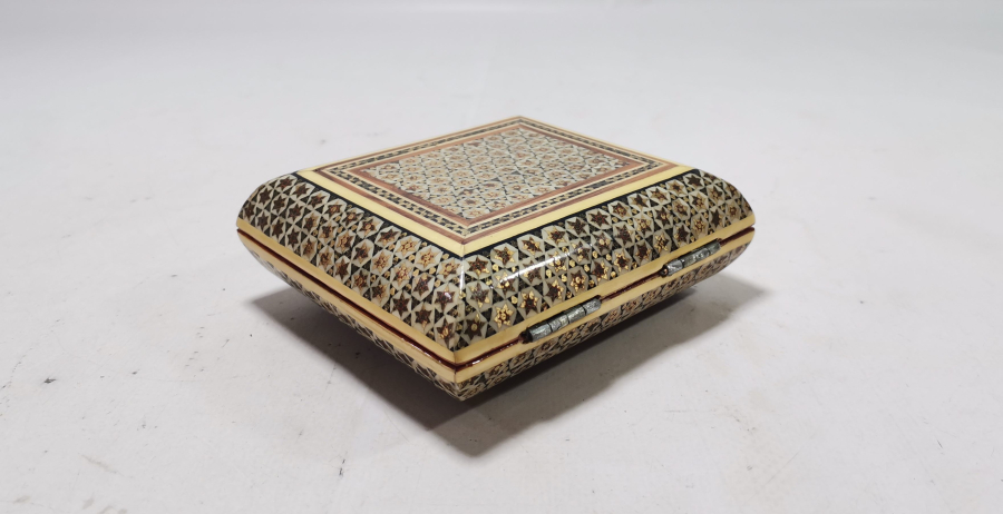 MARKUTERİ İŞÇİLİKLİ ANTİKA KAPAKLI MÜCEVHER KUTUSU