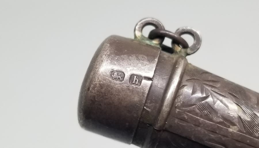 ÜZERİ DAMGALI NADİR İNGİLİZ SİGARA AĞIZLIĞI KUTUSU