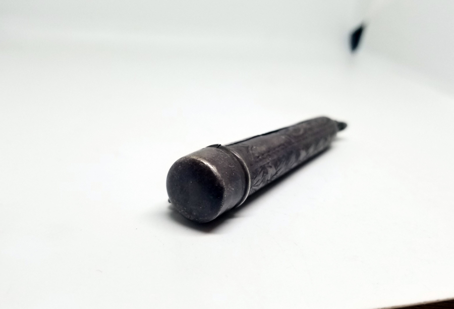 ÜZERİ DAMGALI NADİR İNGİLİZ SİGARA AĞIZLIĞI KUTUSU