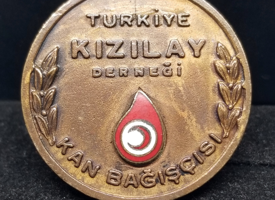 ÜZERİ MİNELİ KIZILAY KAN BAĞIŞÇISI MADALYASI