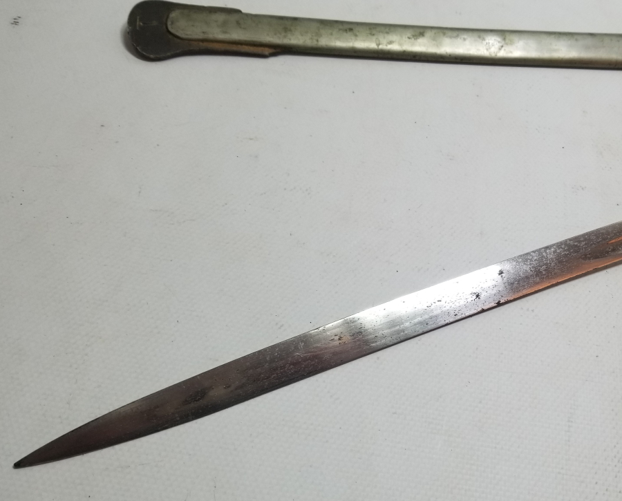 İKİ TARAFI GRAVÜRLÜ VE DEVLET ARMALI BOYNUZ SAPLI OSMANLI DÖNEMİ HAFİF SÜVARİ SUBAY KILICI