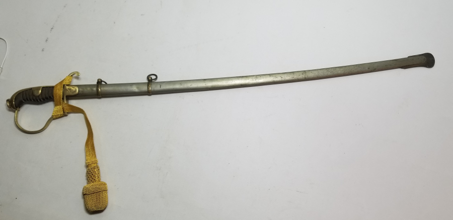 İKİ TARAFI GRAVÜRLÜ VE DEVLET ARMALI BOYNUZ SAPLI OSMANLI DÖNEMİ HAFİF SÜVARİ SUBAY KILICI