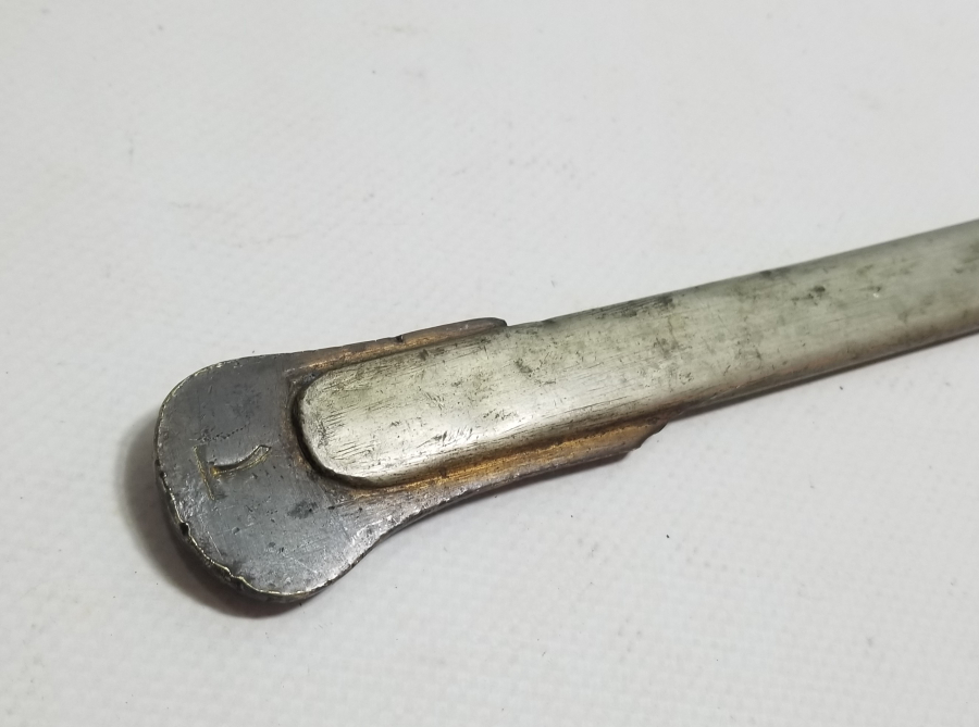 İKİ TARAFI GRAVÜRLÜ VE DEVLET ARMALI BOYNUZ SAPLI OSMANLI DÖNEMİ HAFİF SÜVARİ SUBAY KILICI