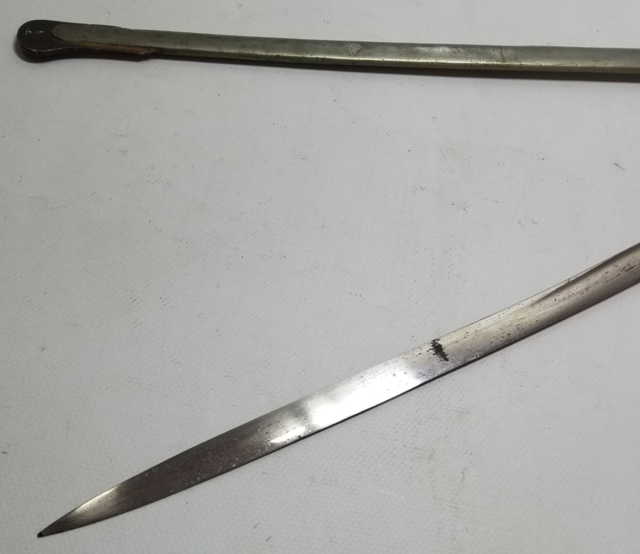 İKİ TARAFI GRAVÜRLÜ VE DEVLET ARMALI BOYNUZ SAPLI OSMANLI DÖNEMİ HAFİF SÜVARİ SUBAY KILICI