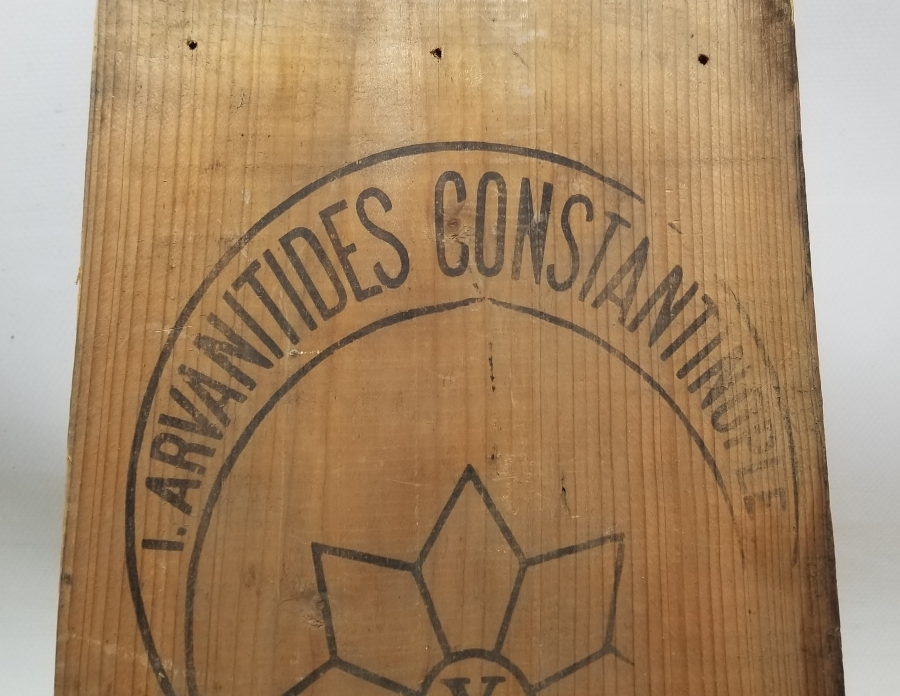 I.ARVANITIDES CONSTANTINOPLE YAZILI OSMANLI DÖNEMİ AHŞAP BİRA KASASI PARÇASI