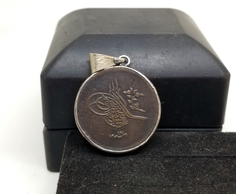 ABDÜLMECİD HAN DÖNEMİ BAKIR PARADAN YAPILMIŞ GÜMÜŞ ÇERÇEVELİ KOLYE - KOLYE UCU