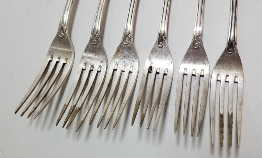 KABARTMA İŞÇİLİKLİ GÜMÜŞ ÇATAL TAKIMI