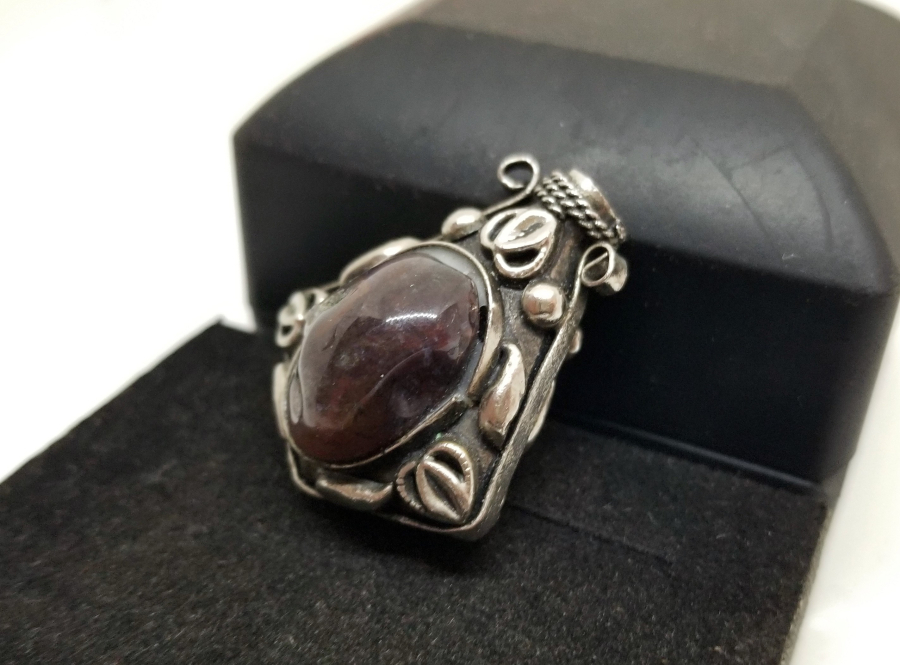 ÜZERİ DOĞAL TAŞLI MİNİ TÜRKMEN KOKULUK