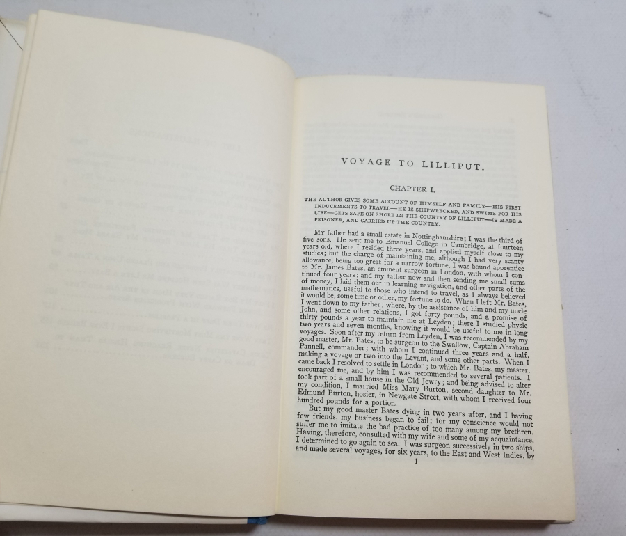 İNGİLİZCE GÜLÜVER'İN GEZİLERİ İSİMLİ KİTAP