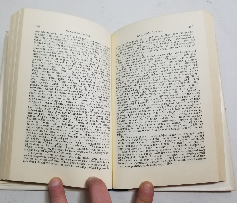 İNGİLİZCE GÜLÜVER'İN GEZİLERİ İSİMLİ KİTAP