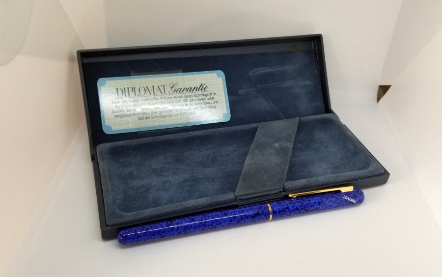 ORİJİNAL KUTUSUNDA ALTIN UÇLU DİPLOMAT MARKA DOLMA KALEM