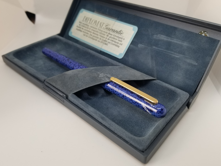 ORİJİNAL KUTUSUNDA ALTIN UÇLU DİPLOMAT MARKA DOLMA KALEM