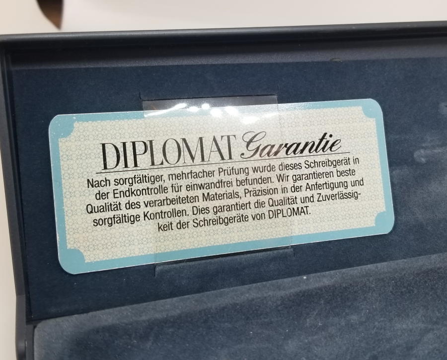 ORİJİNAL KUTUSUNDA ALTIN UÇLU DİPLOMAT MARKA DOLMA KALEM