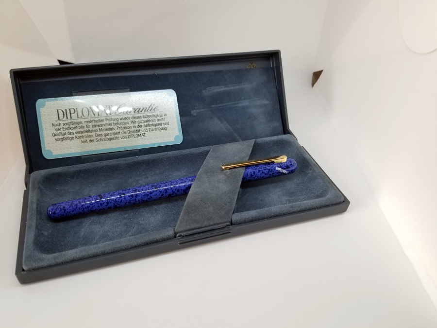 ORİJİNAL KUTUSUNDA ALTIN UÇLU DİPLOMAT MARKA DOLMA KALEM