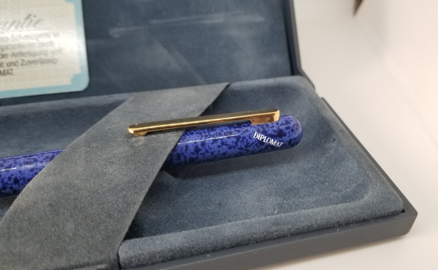 ORİJİNAL KUTUSUNDA ALTIN UÇLU DİPLOMAT MARKA DOLMA KALEM