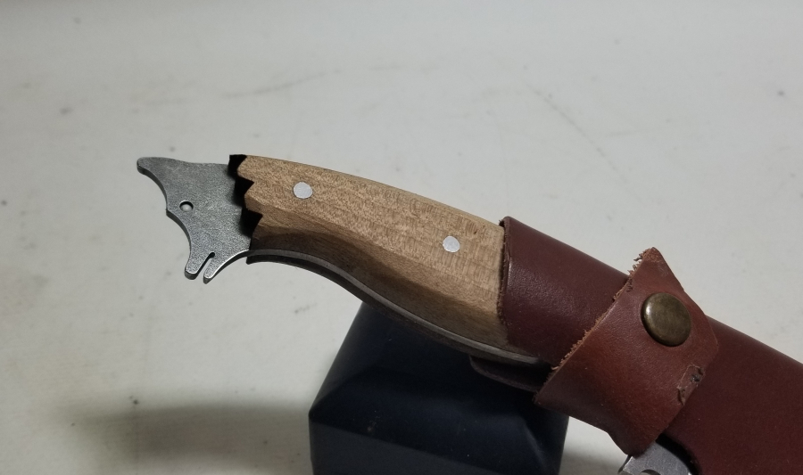 BÜYÜK BOY AHŞAP SAPLI VE KURT BAŞLI KAMPÇI BIÇAĞI