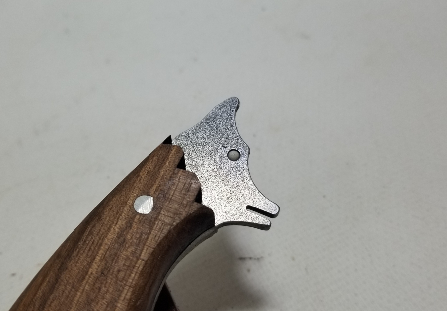 BÜYÜK BOY AHŞAP SAPLI VE KURT BAŞLI KAMPÇI BIÇAĞI