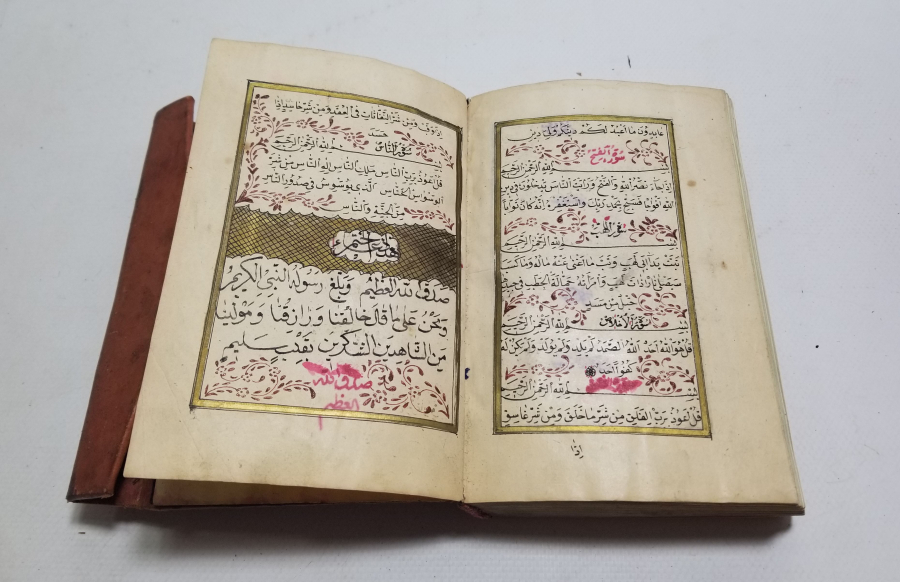 OSMANLI DÖNEMİ NADİR TİPTE TEZHİPLİ EL YAZMA KUR'AN-I KERİM