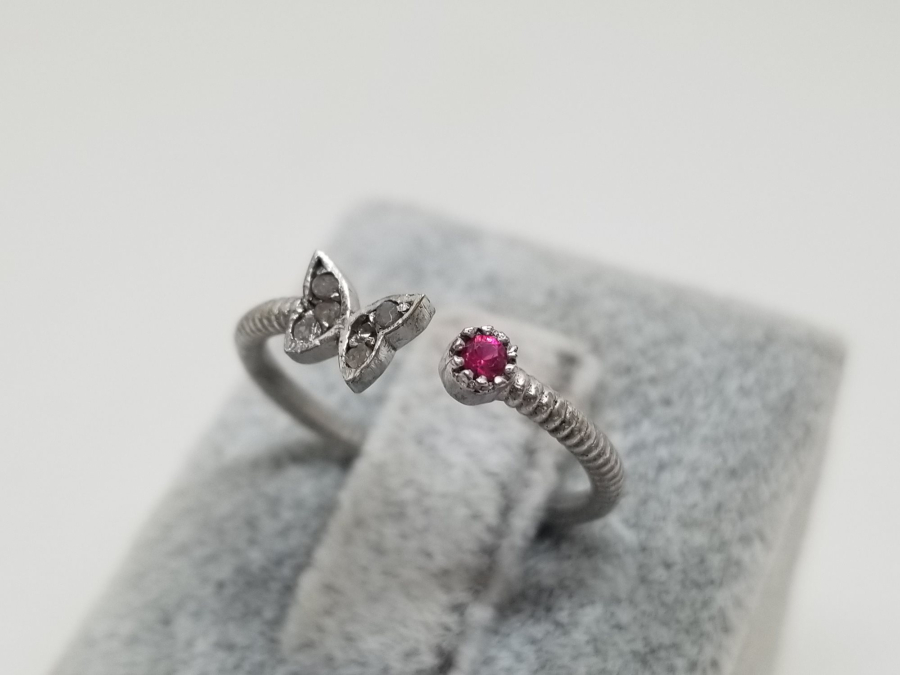 KELEBEK FORMLU YAKUT VE ELMAS TAŞLI ÖZEL YAPIM YÜZÜK