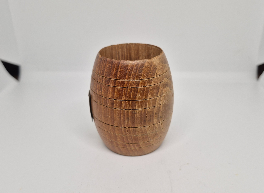 ÇANAKKALE DENİZ SAVAŞLARI ANISINA H.M.S. QUEEN ELİZABETH GÜVERTE TABANINDAN YAPILMIŞ KALEMLİK