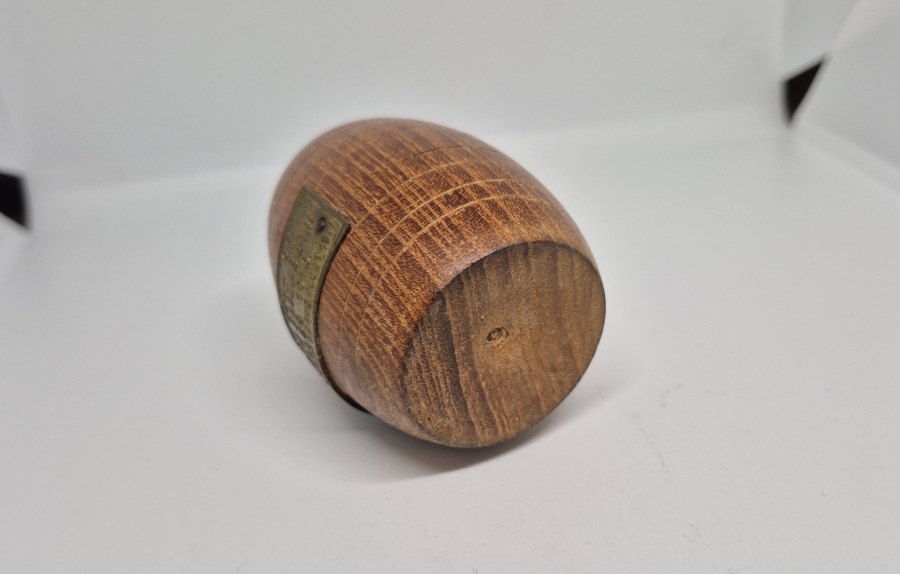 ÇANAKKALE DENİZ SAVAŞLARI ANISINA H.M.S. QUEEN ELİZABETH GÜVERTE TABANINDAN YAPILMIŞ KALEMLİK