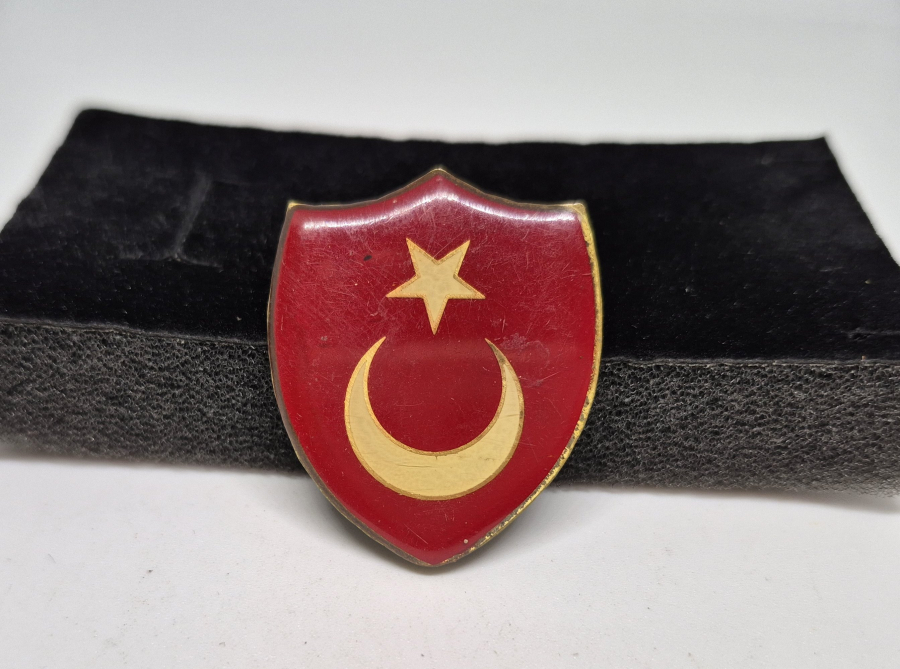 CUMHURİYET BAŞLARI AY YILDIZ FORMLU NADİR ASKERİ KOKART