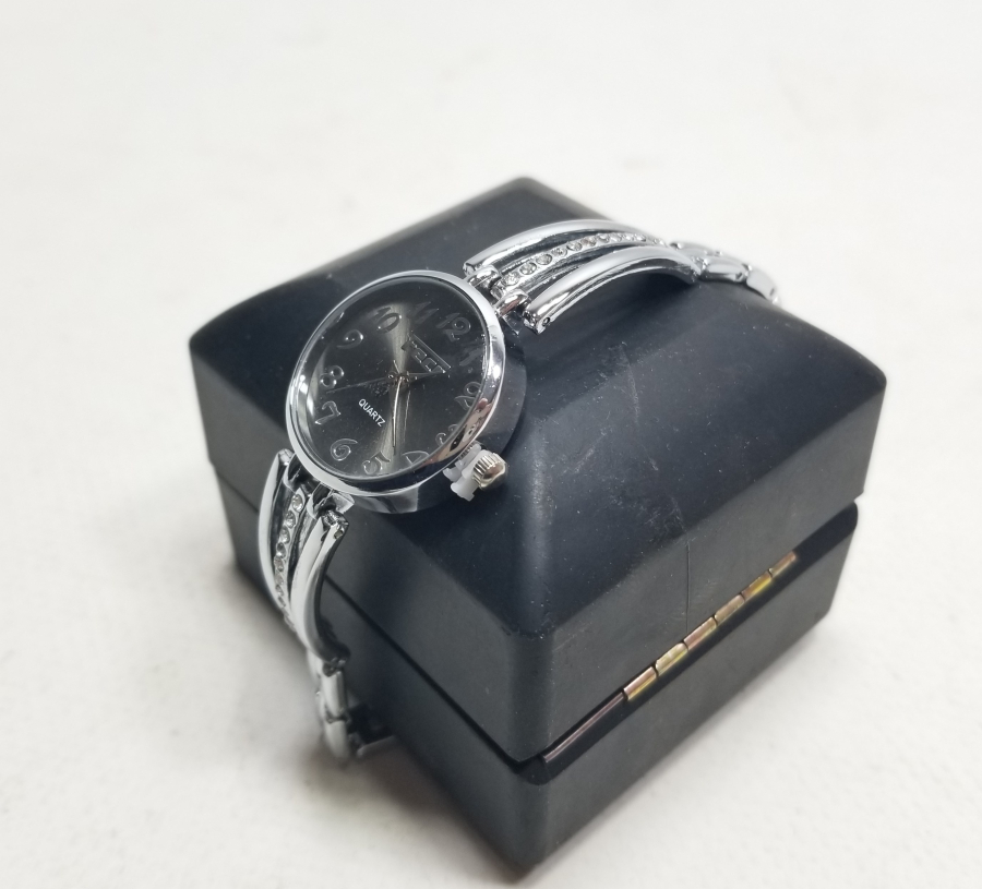 GÜMÜŞ KAPLAMA NOSTALJİK KOL SAATİ