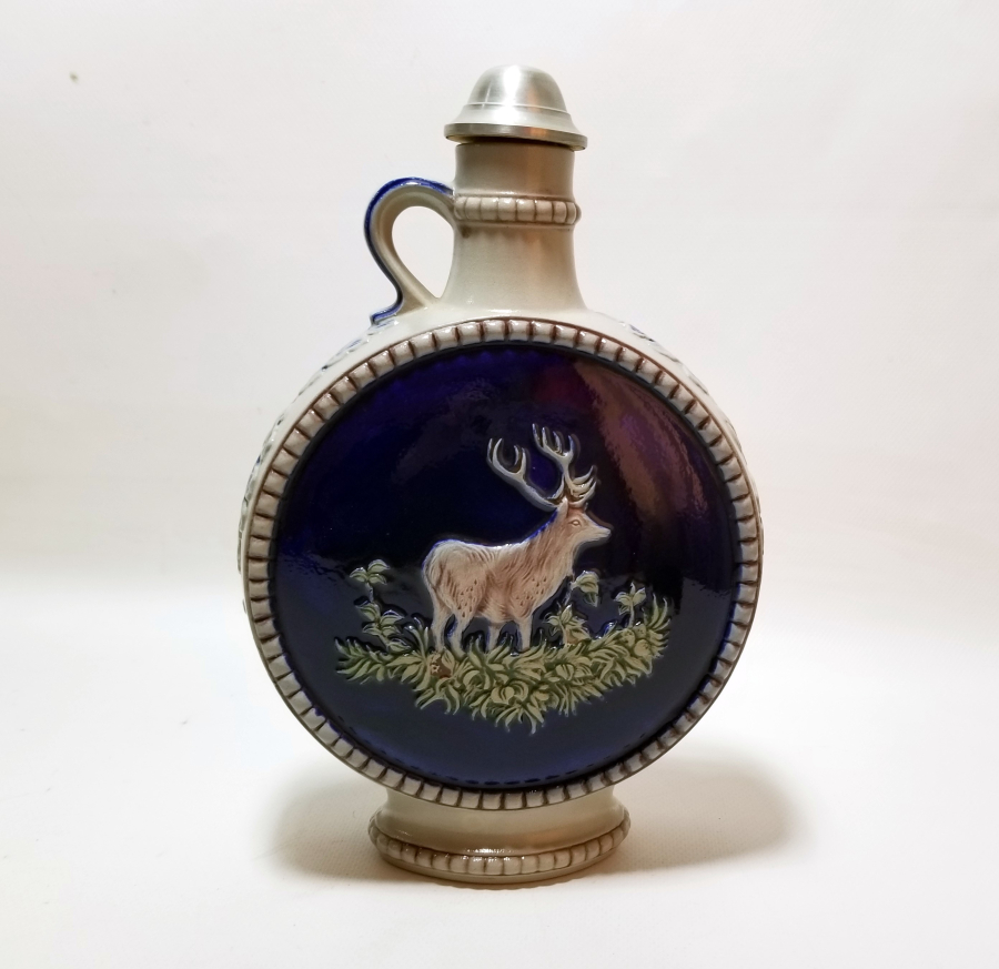 MATARA FORMUNDA YAPILMIŞ KABARTMA İŞÇİLİKLİ SINIRLI ÜRETİM SIRA NUMARALI NADİR TANKART