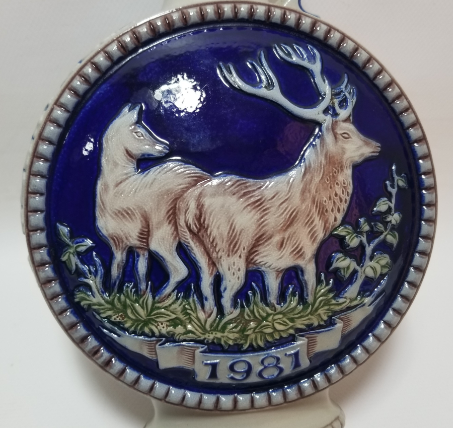 MATARA FORMUNDA YAPILMIŞ KABARTMA İŞÇİLİKLİ SINIRLI ÜRETİM SIRA NUMARALI NADİR TANKART