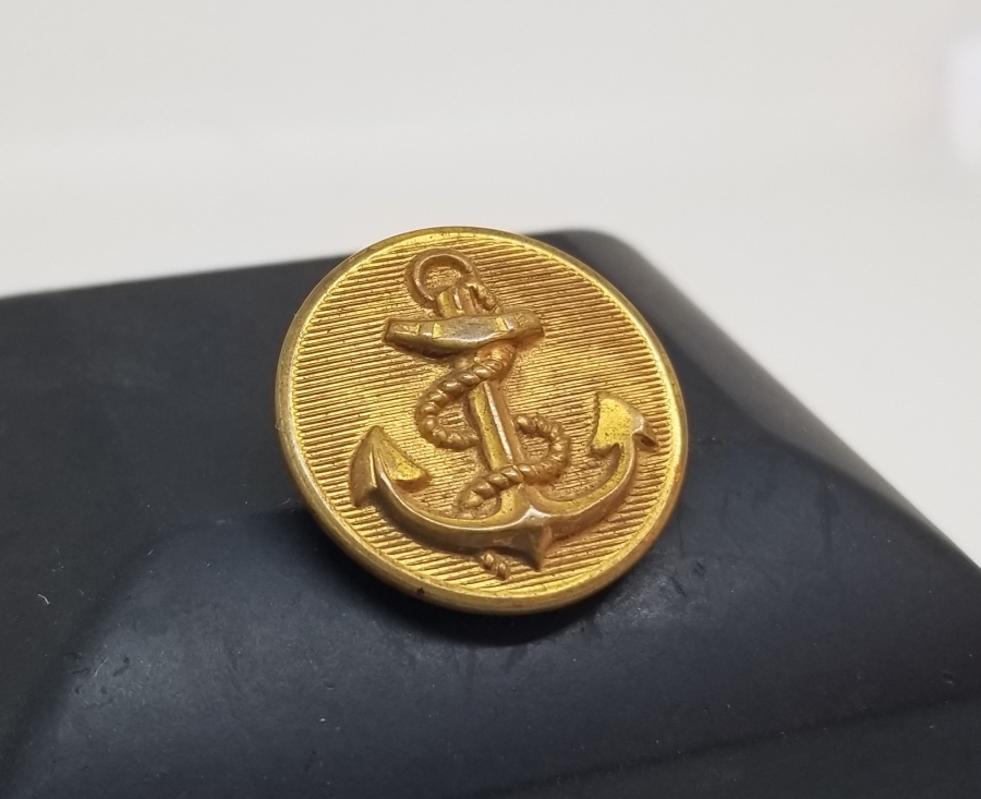 ÜZERİ TOMBAK İŞÇİLİKLİ OSMANLI DÖNEMİ DENİZCİ SUBAY DÜĞMESİ