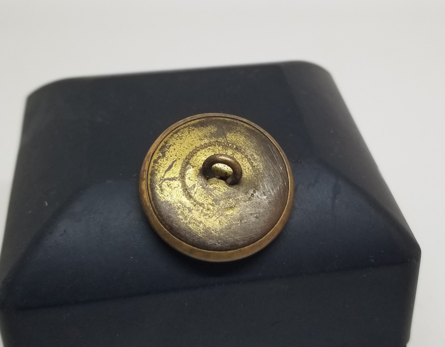 ÜZERİ TOMBAK İŞÇİLİKLİ OSMANLI DÖNEMİ DENİZCİ SUBAY DÜĞMESİ