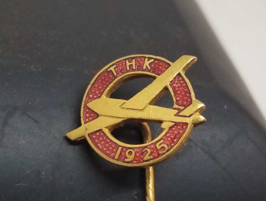 ÜZERİ MİNE İŞÇİLİKLİ TÜRK HAVA KURUMU ROZET